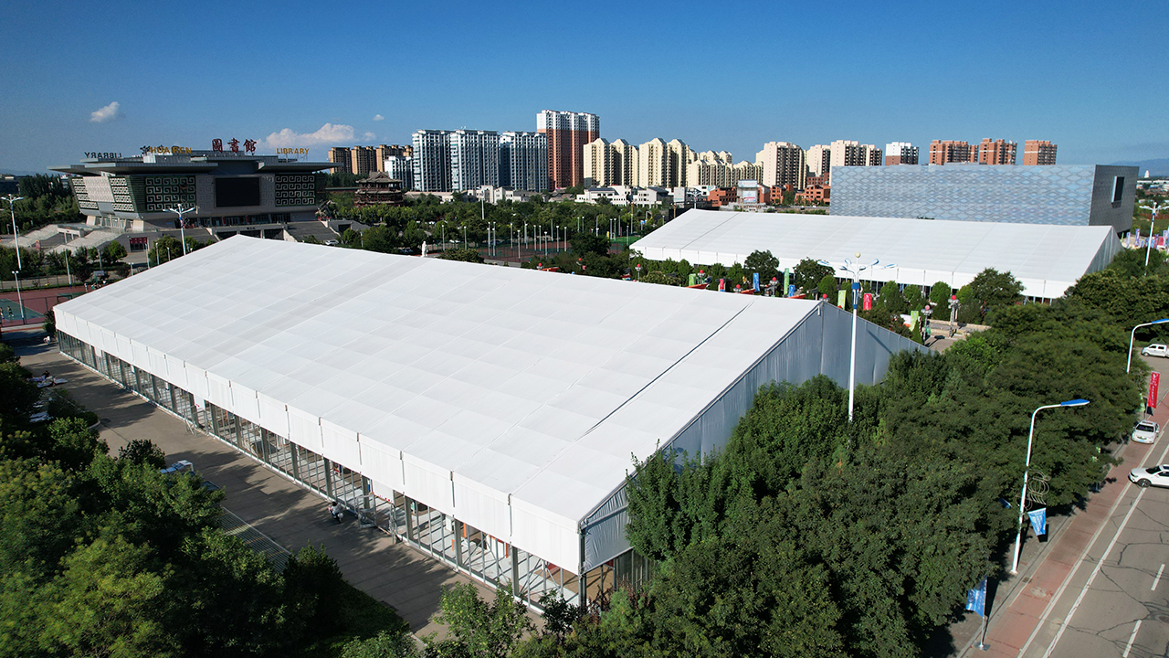 快速灵活 一篷多用 | 体育篷房 重塑您的运动空间封面